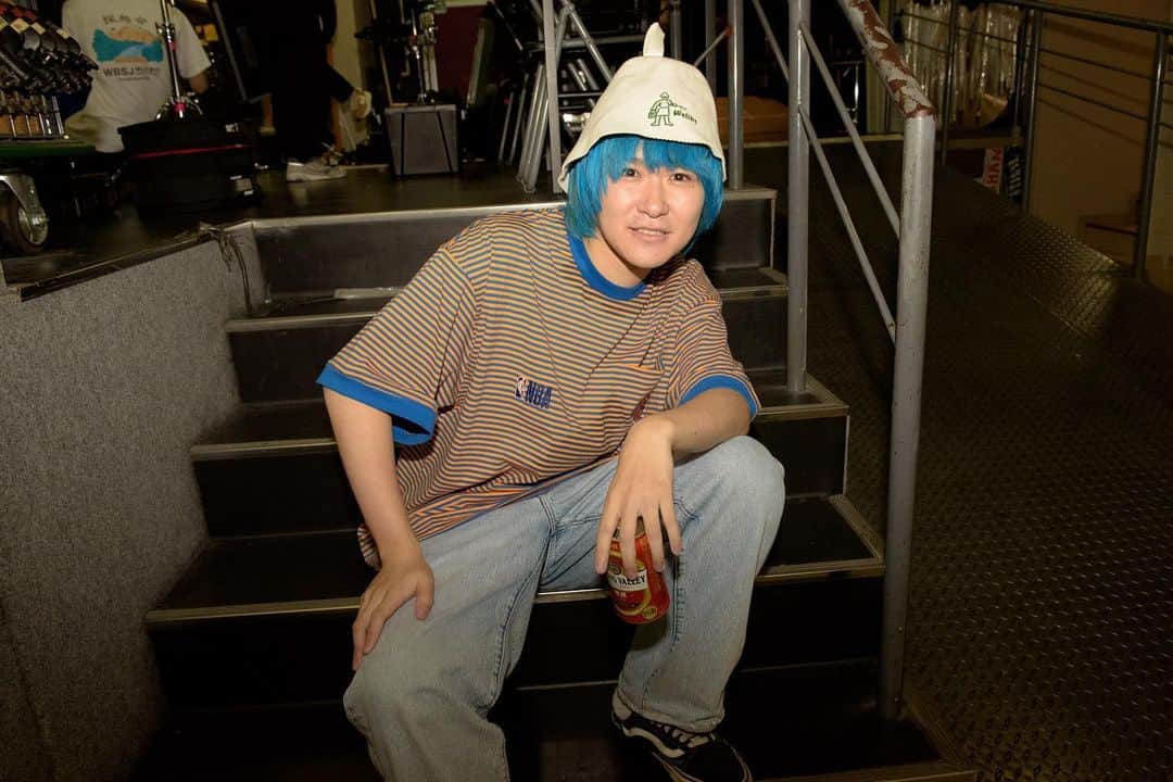のインスタグラム：「ツアー初日名古屋。 声出しアリでのワンマンって最高だなってなりました。ありがとうございました！！  しっかり『ウェルビー栄』にも行きました。 個人的には五大都市サウナツアーでもあります。  #マルシィ #サウナ  #ウェルビー栄」