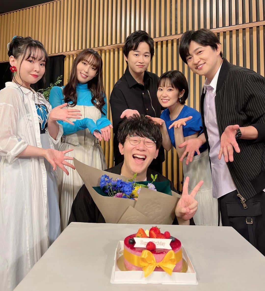 小野友樹のインスタグラム：「「ラジオでもはたらく魔王さま！！」配信イベント😉✌️ ご覧いただいた皆様ありがとうございました✨✨✨ 楽しんでいただけましたか？  お誕生日のサプライズでにっこり友樹くんをお届けッ🎂🎂🎂 7/13からのアニメ放送もお楽しみに‼️  #小野友樹 #onoyuki #はたらく魔王さま #逢坂良太 #日笠陽子 #東山奈央 #下野紘 #伊藤かな恵 #happybirthday #おいしくいただきました」