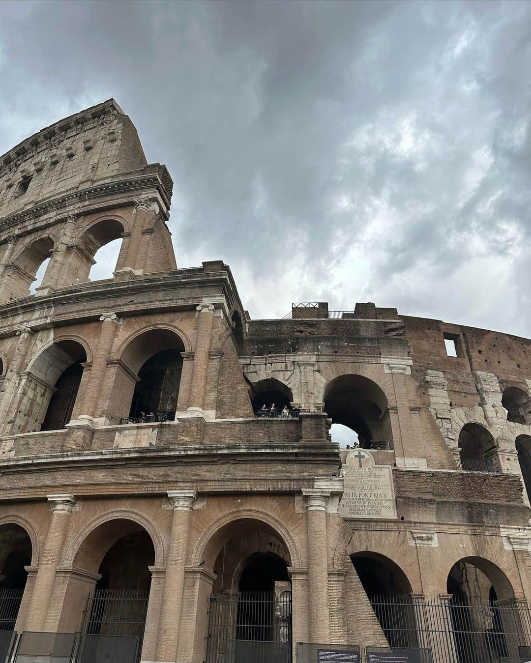 momoさんのインスタグラム写真 - (momoInstagram)「. コロッセオ！！  #colosseo#colosseoroma#colosseum #italia#roma#travel#trip#イタリア#ローマ#イタリア旅行#イタリア観光#海外旅行#旅行#コロッセオ#snidel#🇮🇹」6月25日 20時30分 - momomonyan