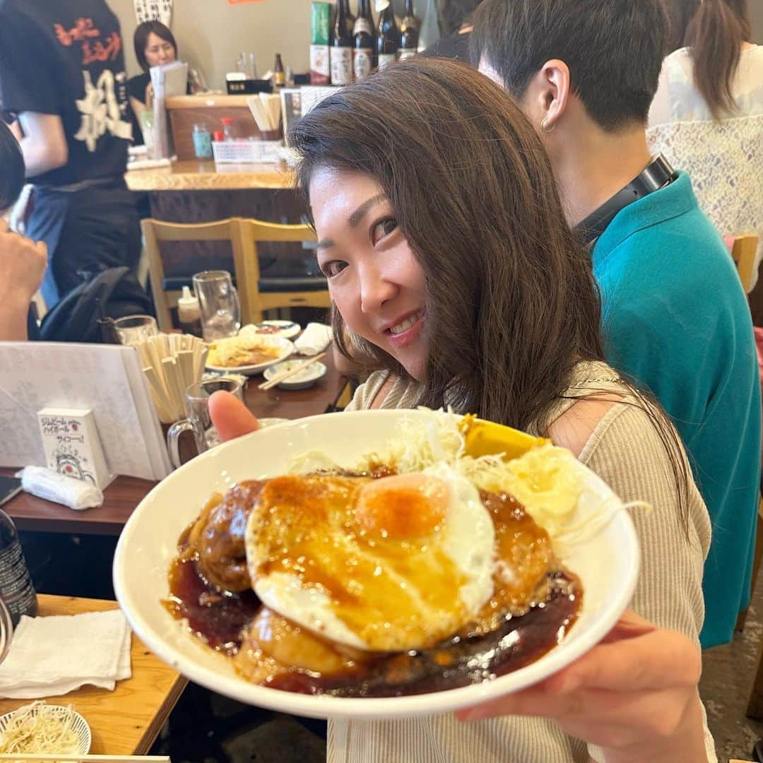 こちえのインスタグラム：「. . 錦糸町デビュー🤩 めっちゃハシゴした🤣  こちらのお店めちゃうまでおすすめ👏 ブタのホルモンだけじゃなく 大好きなマルチョウがあったのも 嬉しいポイント🙆‍♀️  チャーシューエッグの チャーシューの大きさにも感動🥹💓  品数が多くて楽しかったー😋⭐️  #食スタグラマーに写真撮影と手タレお願いする #ちゃんと上から撮ってくれる分かってる🥹  #楓#もつ焼き煮込み #もつ焼き#もつ煮込み #ハムカツ#チャーシュー #チャーシューエッグ  #居酒屋巡り#東京居酒屋 #東京グルメ#錦糸町グルメ  #グルメ女子#飲兵衛女子  #錦糸町#東京 #izakaya#japanesefood  #followme#egglover #japanesegirl#yummy #tokyotrip#tokyotravel #tokyo#japan」