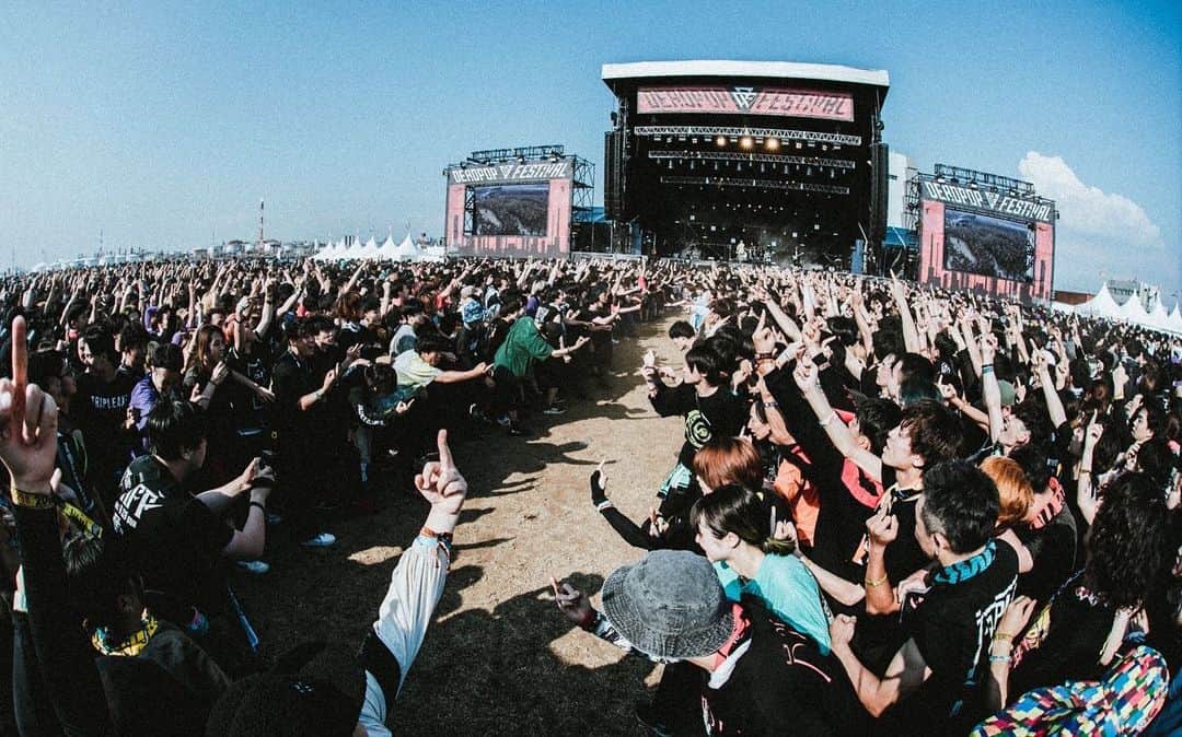 のインスタグラム：「DEAD POP FESTiVAL 2023 - 解 -  SiM🫶  Photo by @yamada_mphoto   #SiM  #coldrain  #DPF23」