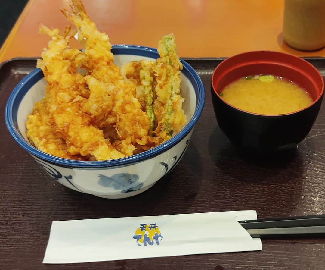 越中睦士さんのインスタグラム写真 - (越中睦士Instagram)「てんや好き  #てんや #天丼」6月25日 20時40分 - makotokoshinaka