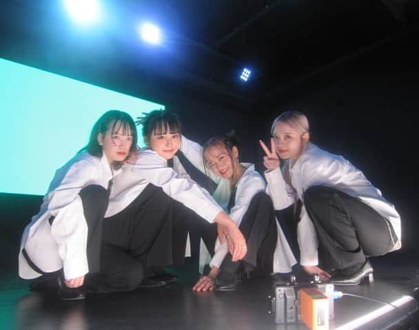 のインスタグラム：「新曲「空色イノセンス」MV公開しましたが、みんな観てくれたかな？🕊️  7/2 には私たちの大事なワンマンライブがあります。 私たちの新しいスタートを是非見にきてください🩵当日待ってます☆  詳しくは　【 @8wonder_wander8 】公式SNSに載ってるよ♡」