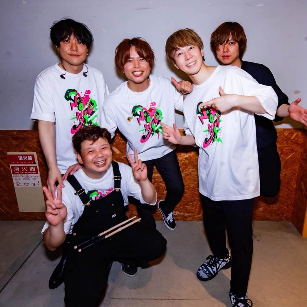 仲村宗悟のインスタグラム：「. SHUGO NAKAMURA 3rd LIVE TOUR 〜NOISE〜 Zepp Nambaありがとうございました⚡️ NEXT… 9/16 LINE CUBE SHIBUYAで会いましょう🔥（スタッフ）  #仲村宗悟NOISE」