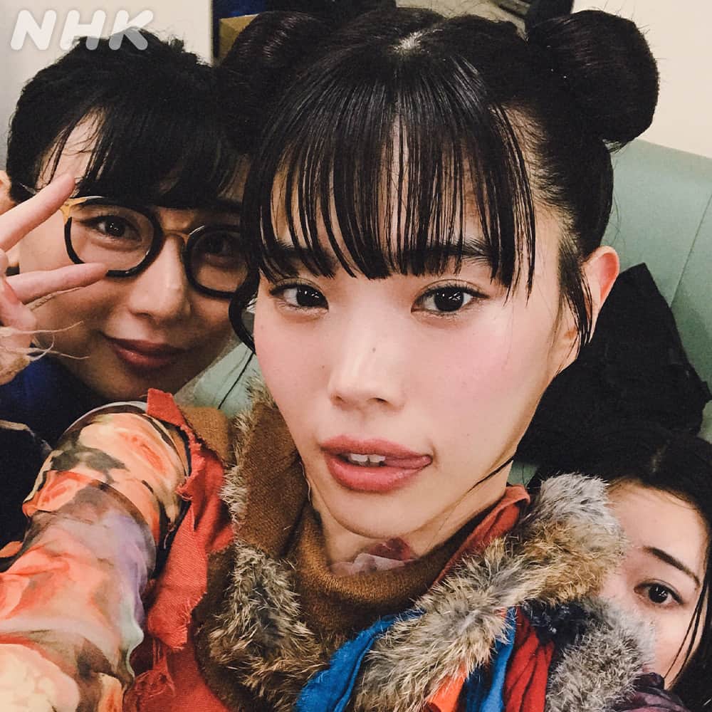 のインスタグラム：「🎟️#Venue101 Presents ❤️🖤 ＃BiSH Bye-ByeリクエストShow🖤❤️ 見逃し配信中⚡  📸BACK STAGE📸①  生放送当日のオフショットを公開✨」
