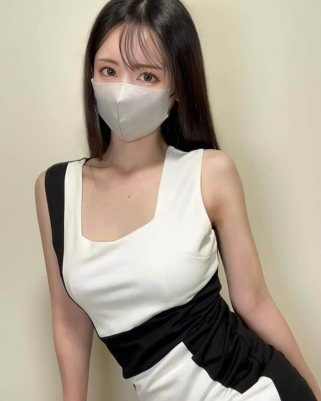 奔放なナナさんのインスタグラム写真 - (奔放なナナInstagram)「オセロみたいなドレス🏁  #japanesegirl #インスタグラビア」6月25日 20時50分 - na_na_m1218