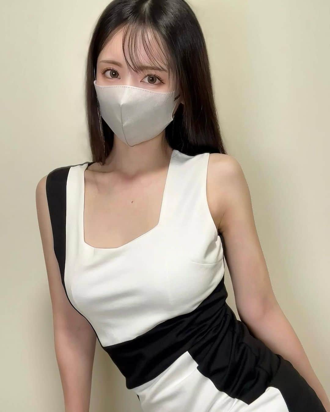 奔放なナナのインスタグラム：「オセロみたいなドレス🏁  #japanesegirl #インスタグラビア」