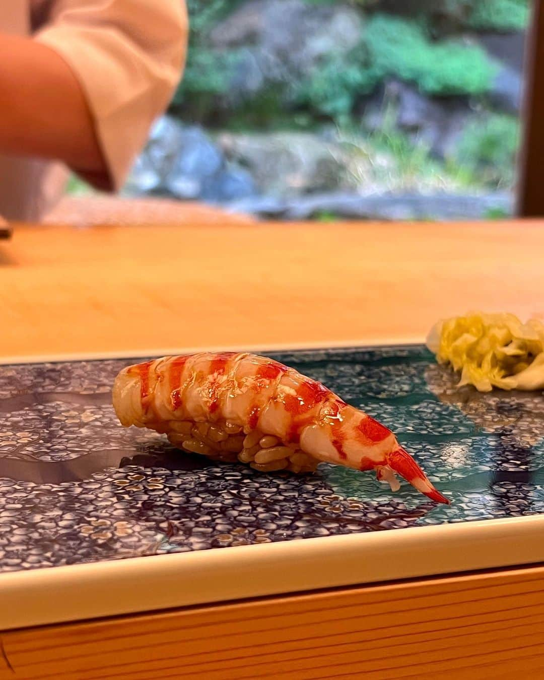 RIKAさんのインスタグラム写真 - (RIKAInstagram)「#さえ㐂 🍣 頑張って予約🫢 コースはもちろん、目の前のお庭で 視界が綺麗なのが幸せでした🍃 春は桜で、秋は紅葉らしい😦🫶🏻  #京都グルメ #お鮨日記」6月25日 20時50分 - fromrika