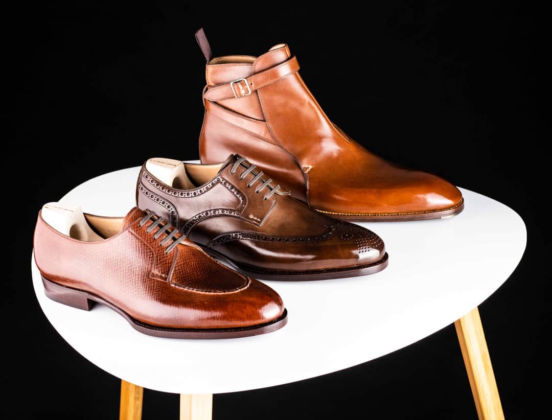のインスタグラム：「From dark chocolate to tobacco. From chestnut to caramel. From mid brown to mahogany.​​​​​​​​​ Our collection is comprised of more than 50 shades of brown. Because there’s nothing more seductive than elegantly crafted brown footwear…  #shoes #handmadeshoes #madetoorder #mtoshoes #bespokeshoes #handwelted #shoeporn #madebyhand #shoestagram #agentlemanschoice #onlyforgentlemen」