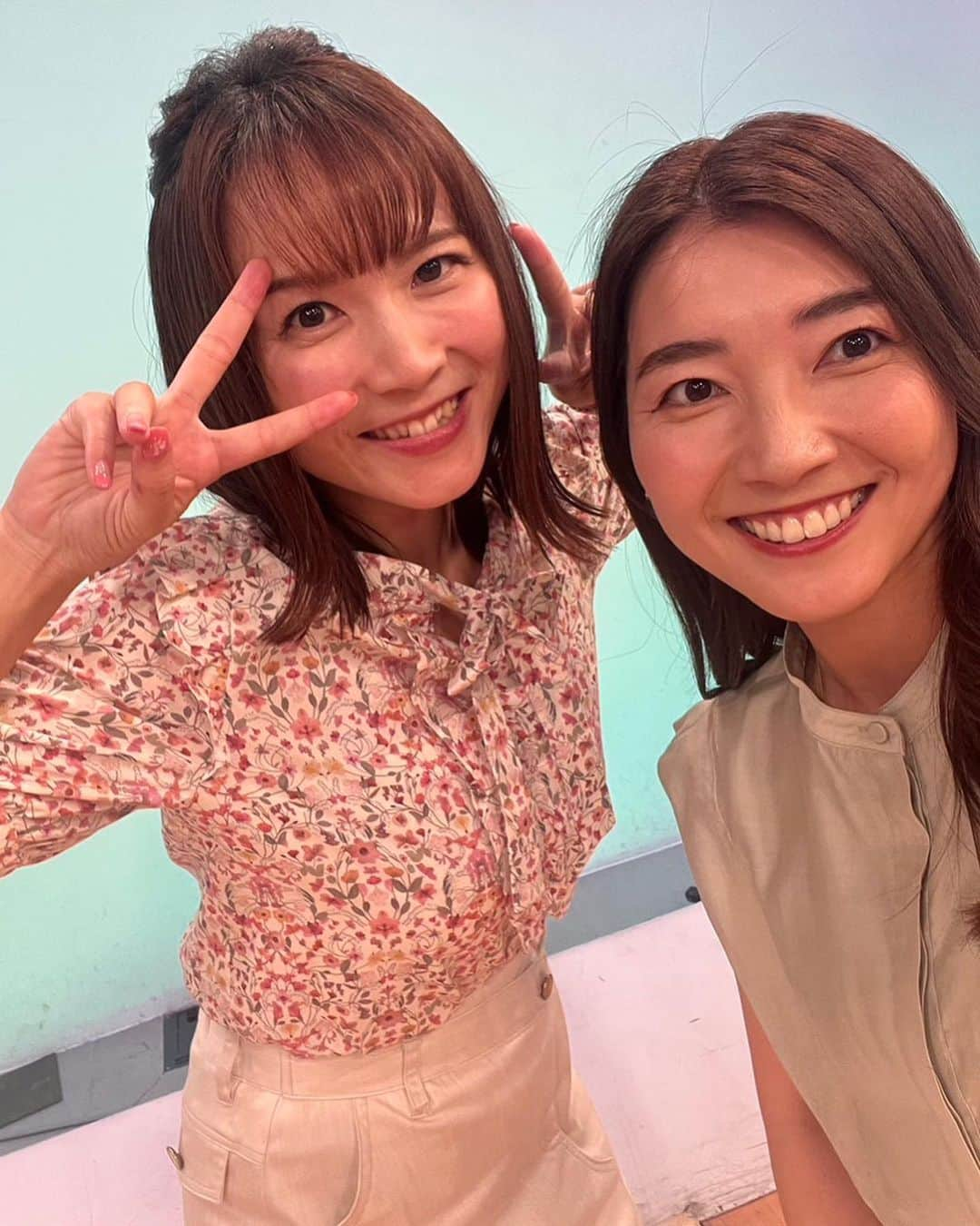 市川いずみさんのインスタグラム写真 - (市川いずみInstagram)「. .  KBS京都さんのkyobiz出演💚  初めましての堀潤さん☺️ @junhori79   竹内さんとなごみちゃんと 楽しい放送ありがとうございました!  @takeuchi_koichi  @nagomi_umihira753   . . blouse、pants👖  @mariedor_official   stylist @stylist_franc   いつもありがとうございます🫶  . . #kbs京都 さん #kyobiz  #フリーアナウンサー  #市川いずみ  #ピラティス  #pilates  #pilatesinstructor  #京都グルメ  #ハーブティー  #カモミール」6月25日 20時58分 - izumichikawa