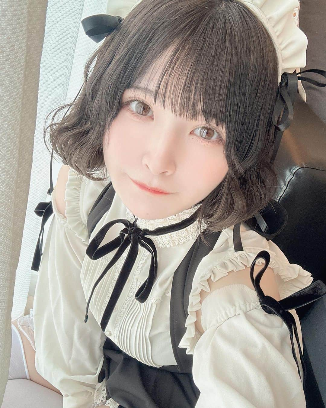 ひっそりゆうみさんのインスタグラム写真 - (ひっそりゆうみInstagram)「❤︎ ＿  メイド服、やっぱり好きだなぁ  ✎︎＿  #ショートボブ #ボブ #ハイライトカラー #インナーカラー #メイド服 #ヘアアレンジ #셀카 #셀카그램 #셀피 #follow_me #photo #photooftheday #japanesegirls #shorthair #potd #cosplay」6月25日 20時58分 - mer_calme25