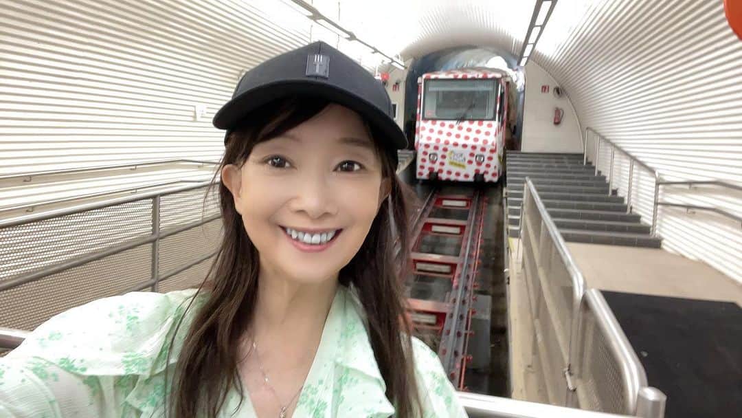 アグネス・チャンのインスタグラム：「ビルバオの可愛い水玉ケーブルカー。」