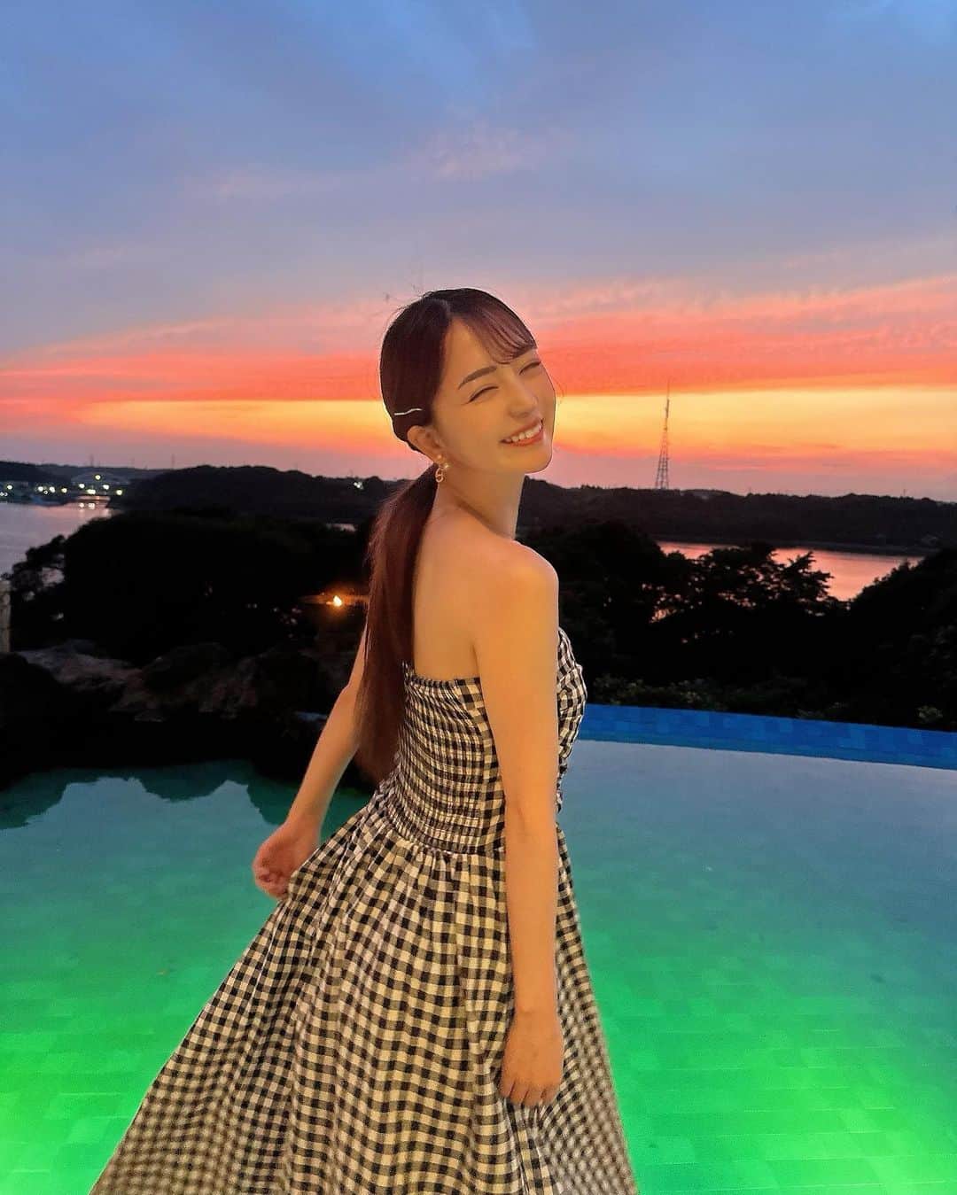 堀尾実咲のインスタグラム：「素敵なお店でママのお誕生日会🎂  いくつになってもチャーミングなママ🧑💐だいすきです💖  #theorientalterrace #birthdaydinner」