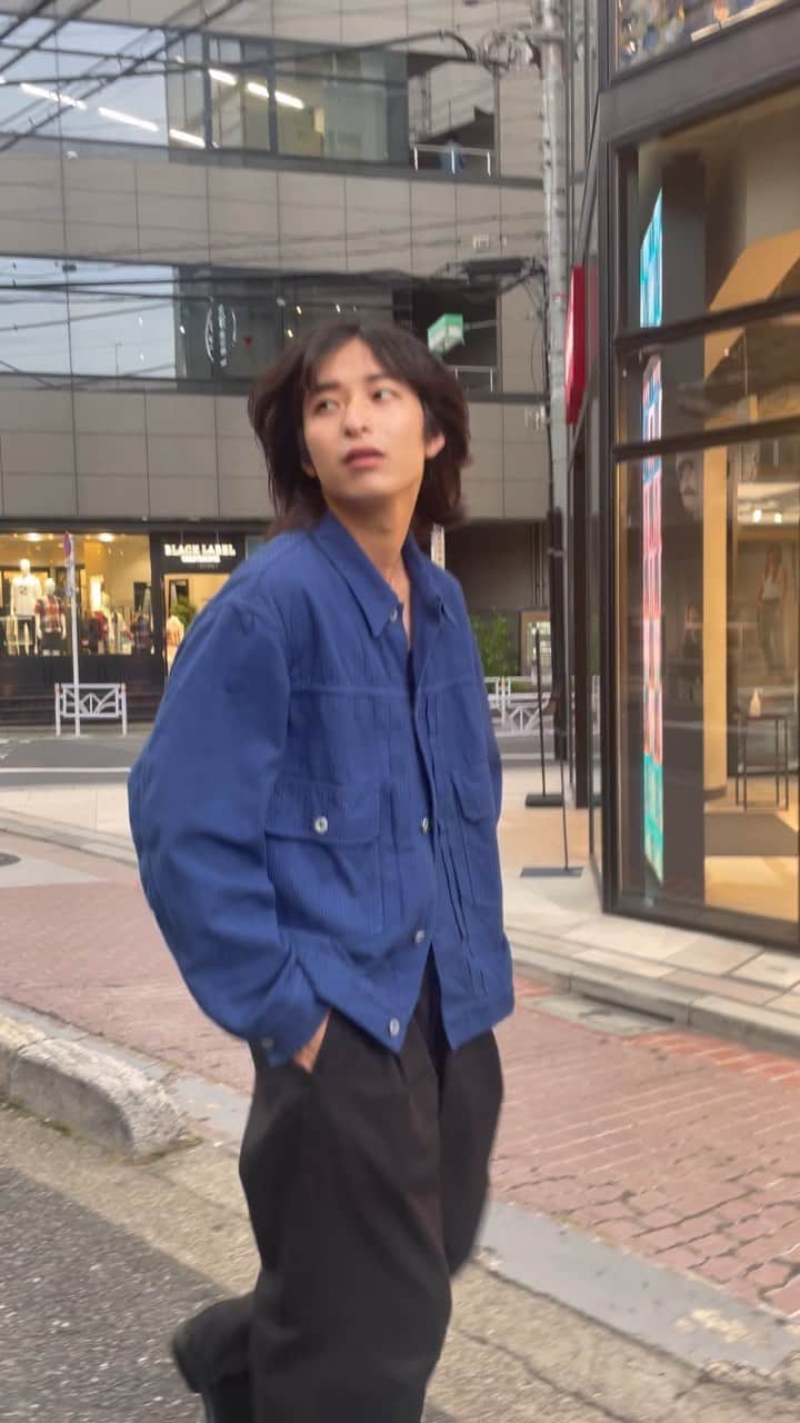 上野一稀のインスタグラム：「・ hair maintenance. ・ ・ ・ ・ ・ ・ ・ #メンズファッションコーデ #メンズファッションコーディネート #シャツコーデ #夏服コーディネート #夏コーデ #ミディアムヘアアレンジ #メンズモデル #東京モデル #ユニセックスコーデ #ユニセックスファッション #渋谷 #原宿」