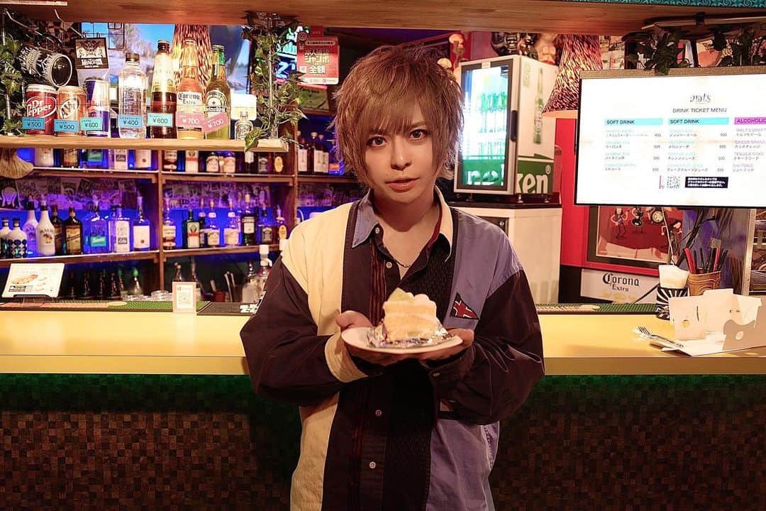 のインスタグラム：「Everything Inside Me is Changing  岐阜ありがとう。誕生日です。おめでとう俺！ #buglug #iconツアー #岐阜」