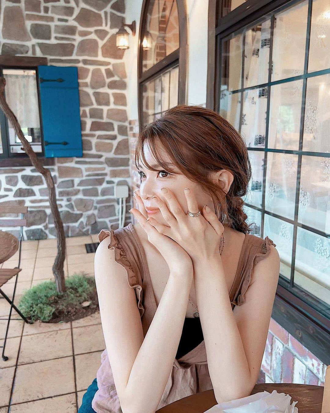 HONOさんのインスタグラム写真 - (HONOInstagram)「When I went to the bakery with my mother. 🥐🥨🧈 . . . . . #パン屋#パン屋巡り#夏コーデ#茶色コーデ#大人カジュアル#大人カジュアルコーデ#キレイめカジュアル#キレイめカジュアルコーデ#ドライブコーデ#デートコーデ#ヘアアレンジ#簡単ヘアアレンジ#ローポニー#編み込みアレンジ#三つ編みアレンジ」6月25日 21時03分 - honooo117