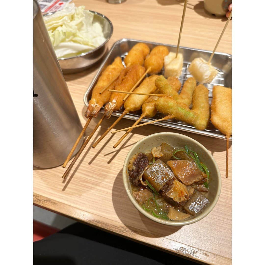 武藤京子さんのインスタグラム写真 - (武藤京子Instagram)「* * 串カツ😋 * この量食べられるかな〜 とか言いながら ちゃっかり完食😅 * どて焼きも美味しかった✨ * #串カツ #串カツだるま #道頓堀 #武藤旅」6月25日 21時05分 - kyokomuto0628