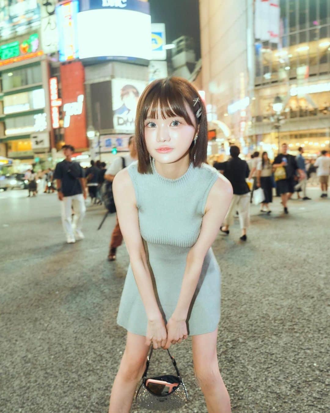 みもれもんさんのインスタグラム写真 - (みもれもんInstagram)「Shibuya Scramble Crossing❤️‍🔥  渋谷センターGuy💙  #みもれもん #Mimolemon #mimoremon #japanesegirl #黒髪 #ショートヘア#ボブ #人像攝影 #性感 #粉我 #日本女孩 #渋谷 #fashion #japan #portrait #tokyo #shibuya」6月25日 21時13分 - mimore_mon0929