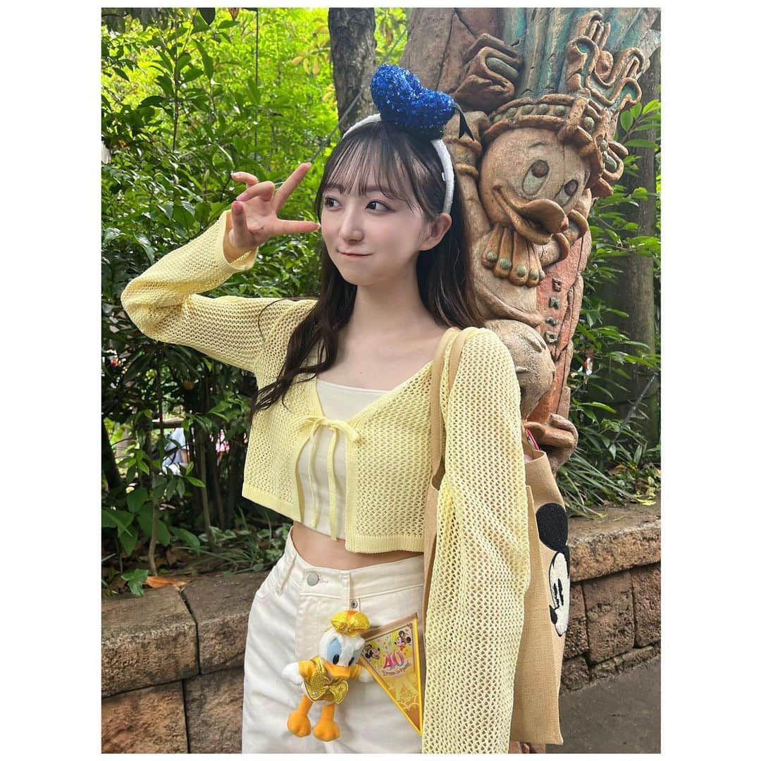 日比野芽奈さんのインスタグラム写真 - (日比野芽奈Instagram)「🪿🫧 . . . この日は、ドナちゃん誕生日前日！🎂 . . . 直接お祝いに行けました🥲 . . . トレドナ自体久しぶりだったけど 神対応だし、ｲﾁｬｲﾁｬ多めだし、 ﾌﾟﾘﾌﾟﾘで可愛いし、最高だった . . . この日は、ドナオタでした🪿 . . . #ディズニーシー #東京ディズニーシー #東京ディズニーリゾート #ディズニー #ディズニーリゾート #ディズニーカチューシャ #ディズニーコーデ #ディズニーグッズ #夢の国 #夢が叶う場所 #ディズニー写真部 #ディズニー写真スポット  #ディズニー40周年 #ドリームゴーラウンド #ドナルドダック #ドナルド #ドナルドコーデ #tokyodisneysea #tds #tokyodisneyresort #disney #disneysea #disneystyle #disneygoods #donaldduck」6月25日 21時17分 - hibino_meina