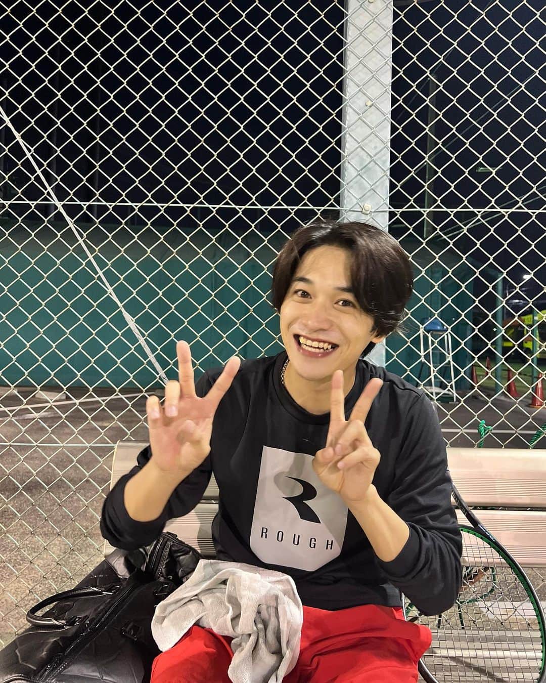 井上想良のインスタグラム：「・ この前アンケートとった写真たち。  1枚目　笑顔 2枚目　りおとの写真(セリフ合わせ) 3枚目　私服 4枚目　自撮り ですね。  なんかプライベート投稿お久しぶりな気が。 何枚目が1番良いですか？😏」