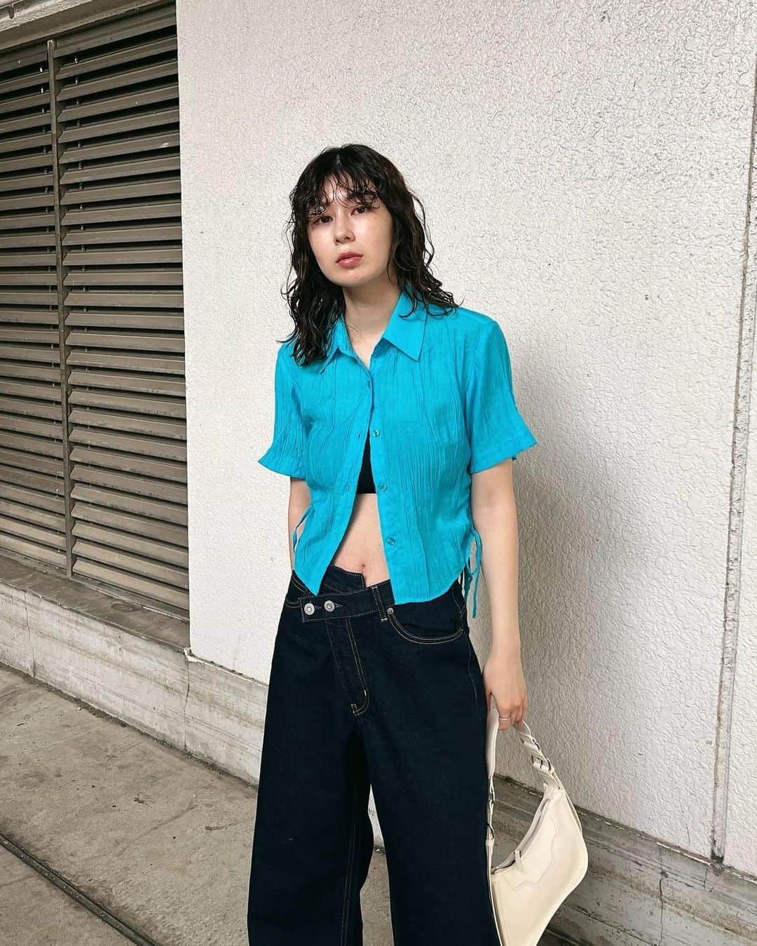 MOUSSY SNAPさんのインスタグラム写真 - (MOUSSY SNAPInstagram)「#MOUSSYSNAP @lis_a0824 173cm  ・SIDE GATHER HALF SLEEVE SHIRT(010GSS30-1930) ・CROSS WAIST WIDE STRAIGHT(010GS211-0640) ・90'S SHOULDER BAG(010GST51-0480) ・PLATFORM THONG SANDAL(010GSS52-0860) 全国のMOUSSY店舗／SHEL'TTER WEBSTORE／ZOZOTOWNにて発売中。  #MOUSSY #MOUSSYJEANS」6月25日 21時24分 - moussysnap