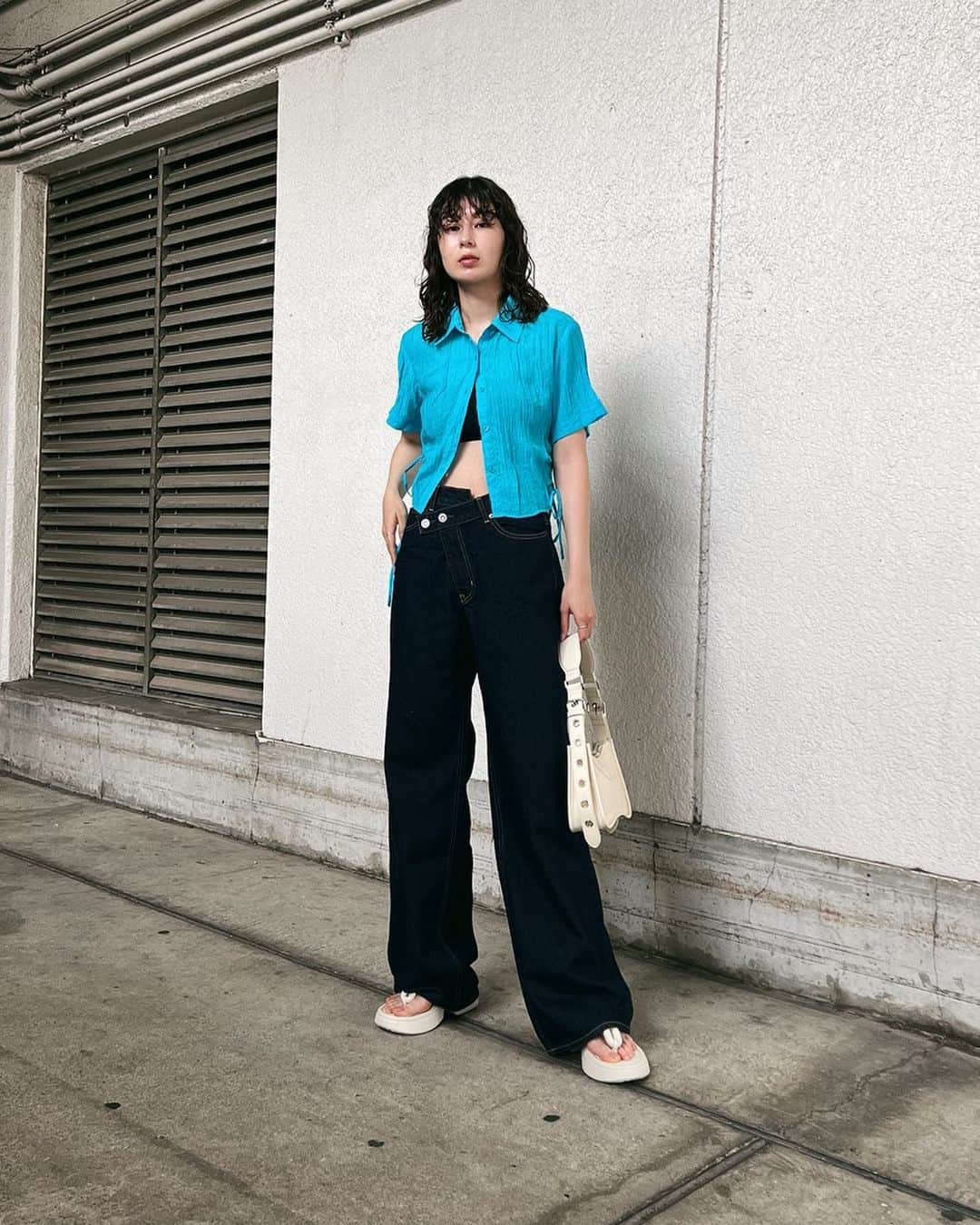 MOUSSY SNAPさんのインスタグラム写真 - (MOUSSY SNAPInstagram)「#MOUSSYSNAP @lis_a0824 173cm  ・SIDE GATHER HALF SLEEVE SHIRT(010GSS30-1930) ・CROSS WAIST WIDE STRAIGHT(010GS211-0640) ・90'S SHOULDER BAG(010GST51-0480) ・PLATFORM THONG SANDAL(010GSS52-0860) 全国のMOUSSY店舗／SHEL'TTER WEBSTORE／ZOZOTOWNにて発売中。  #MOUSSY #MOUSSYJEANS」6月25日 21時24分 - moussysnap