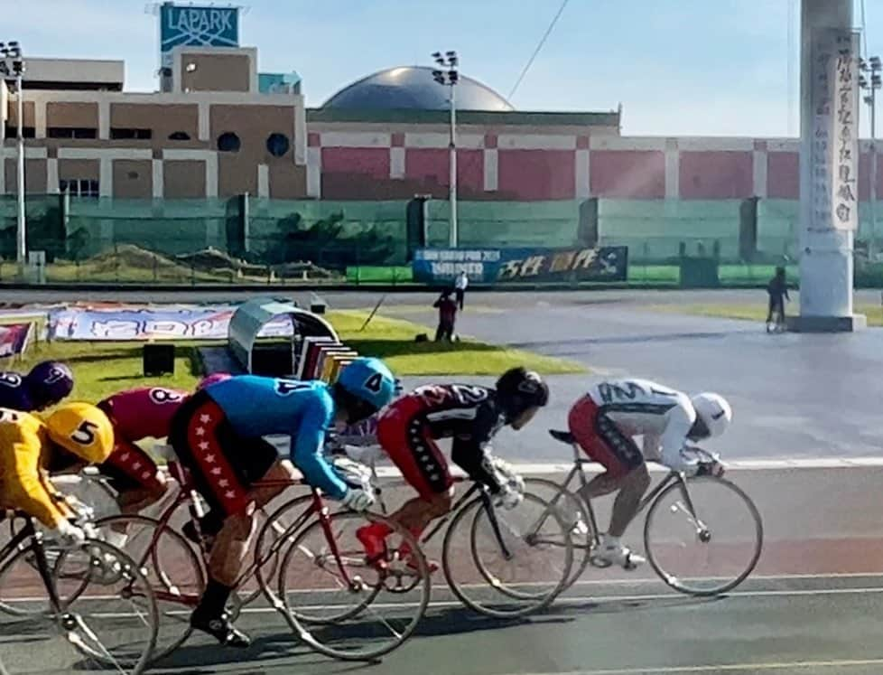 峰さやかさんのインスタグラム写真 - (峰さやかInstagram)「. 2023.6.16~6.18 KISHIWADA KEIRIN . 宮杯🏆 HEROの復帰戦 6/16〜6/18は本場にいってきました🫧 . 配信で観ていた初日から、たくさん泣きました。 いろんな思いが溢れすぎて、ちゃんと書くのにものすごく時間がかかってしまった、、 . . . #競輪 #競輪予想 #競輪好きな人と繋がりたい #競輪女子 #岸和田競輪 #ケイリン #keirin #경륜　#velodrome #bicyclerace #bicycle #競輪場 #宮杯 #高松宮記念杯 #G1  #ootd #私服 #私服コーデ #fashion #ファッション #作品撮り #ポートレート #japanesegirl #asiangirl #写真好きな人と繋がりたい #写真撮ってる人と繋がりたい #被写体 #ワンピース」6月25日 21時24分 - saya_officialxx