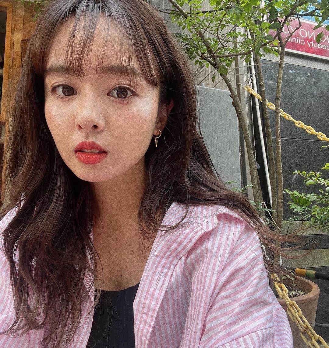 山田菜々さんのインスタグラム写真 - (山田菜々Instagram)「明日からまた１週間はじまるね🫣 (わたしの中では月曜はじまり！)  この日のお洋服とアクセサリーは お友達のお誕生日だったので、 ちゃんとしていこうと思った日🎂笑  韓国で買ったワンピースに、 新入りのちゃっかりハートになってるイヤリング🌼 ひとつ女の子っぽいアイテムがあると、 気分も女の子になる〜〜☺️🫶笑 おなじみの @cene_316l ✨  サプライズのバースデープレートも喜んでくれて、 全然知らない人たちのお誕生日も みんなで拍手してお祝いして、 素敵な空間でした〜〜🥂♡♡  #cene #金属アレルギー対応」6月25日 21時25分 - tannana.yamada