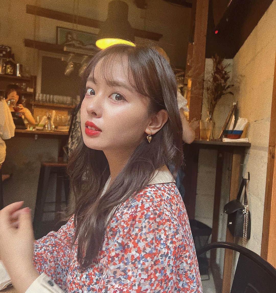 山田菜々さんのインスタグラム写真 - (山田菜々Instagram)「明日からまた１週間はじまるね🫣 (わたしの中では月曜はじまり！)  この日のお洋服とアクセサリーは お友達のお誕生日だったので、 ちゃんとしていこうと思った日🎂笑  韓国で買ったワンピースに、 新入りのちゃっかりハートになってるイヤリング🌼 ひとつ女の子っぽいアイテムがあると、 気分も女の子になる〜〜☺️🫶笑 おなじみの @cene_316l ✨  サプライズのバースデープレートも喜んでくれて、 全然知らない人たちのお誕生日も みんなで拍手してお祝いして、 素敵な空間でした〜〜🥂♡♡  #cene #金属アレルギー対応」6月25日 21時25分 - tannana.yamada