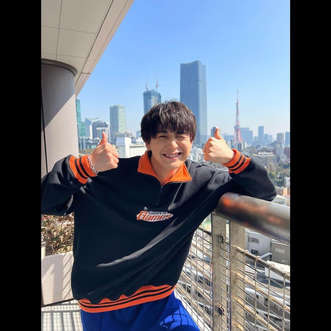黒田昊夢のインスタグラム：「SNSドラマ【それでもやっぱり好きだから】  最終回ありがとうございました！！  コーヒーが苦手でオレンジジュースが好きな すごく友達想いのカイト。 僕もカイトと友達になりたい🤝  見てくださった みなさんありがとうございました☀︎   カイトの私服  #それ好き」