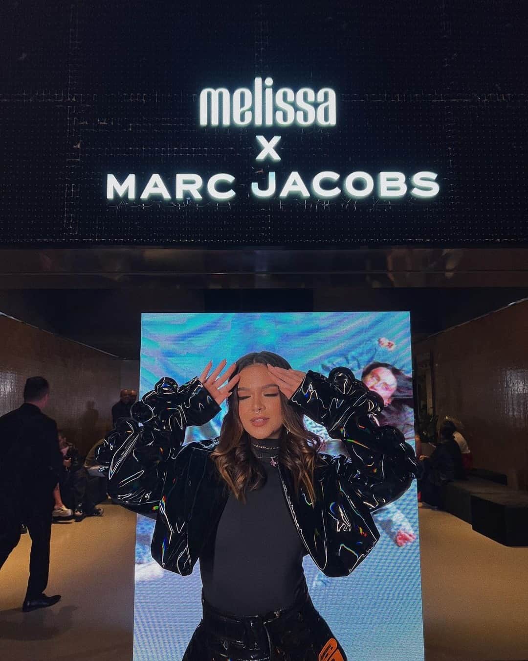 メリッサのインスタグラム：「Não, você não leu errado: a #MelissaClogMarcJacobs virou a nova queridinha das maiorais! A @melissamelmaia, @thaynaraog e @bianca já estão arrasando com o lançamento! Confira em melissa.com.br ✨」
