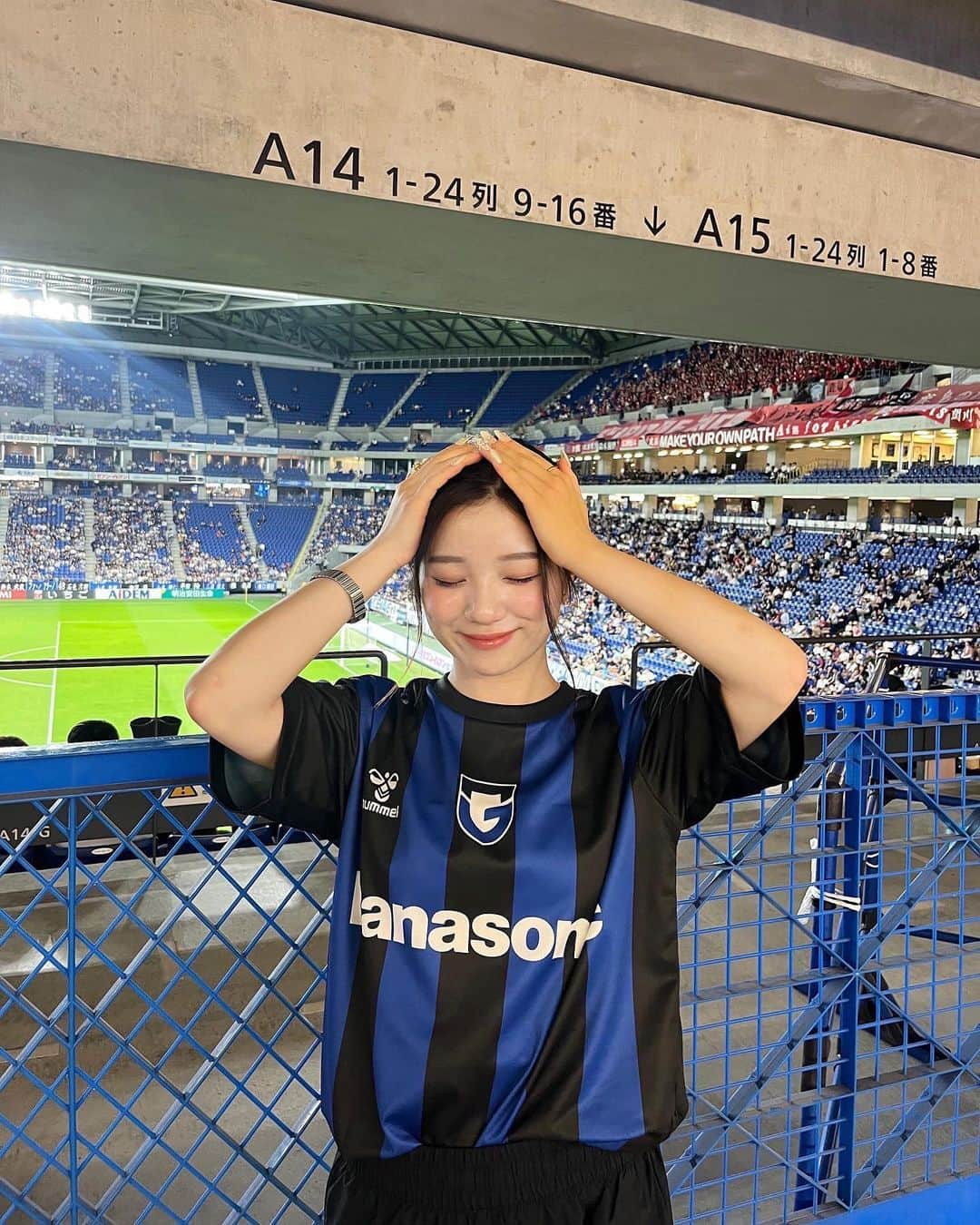 永江梨乃さんのインスタグラム写真 - (永江梨乃Instagram)「実は、、サッカー観戦！してきました！⚽️ 今回はガンバ大阪の応援隊！ 最初から最後まで面白かった〜！ スポーツって見るのもするのも楽しくて本当に良い息抜き、、 色んなチーム応援していきたいな！💙」6月25日 21時32分 - rino_nagae