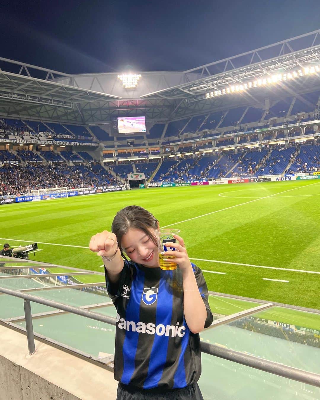 永江梨乃のインスタグラム：「実は、、サッカー観戦！してきました！⚽️ 今回はガンバ大阪の応援隊！ 最初から最後まで面白かった〜！ スポーツって見るのもするのも楽しくて本当に良い息抜き、、 色んなチーム応援していきたいな！💙」