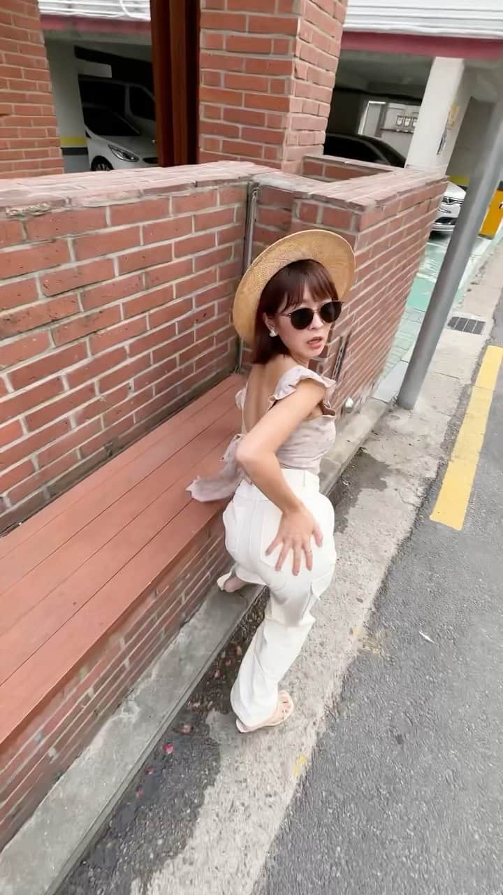 郭圈圈のインスタグラム：「傻眼打傻眼🤣 可愛打可愛😚💖  連假要結束了 來娛樂一下大家😂  - #lea_outfit @marule.official ✨✨」