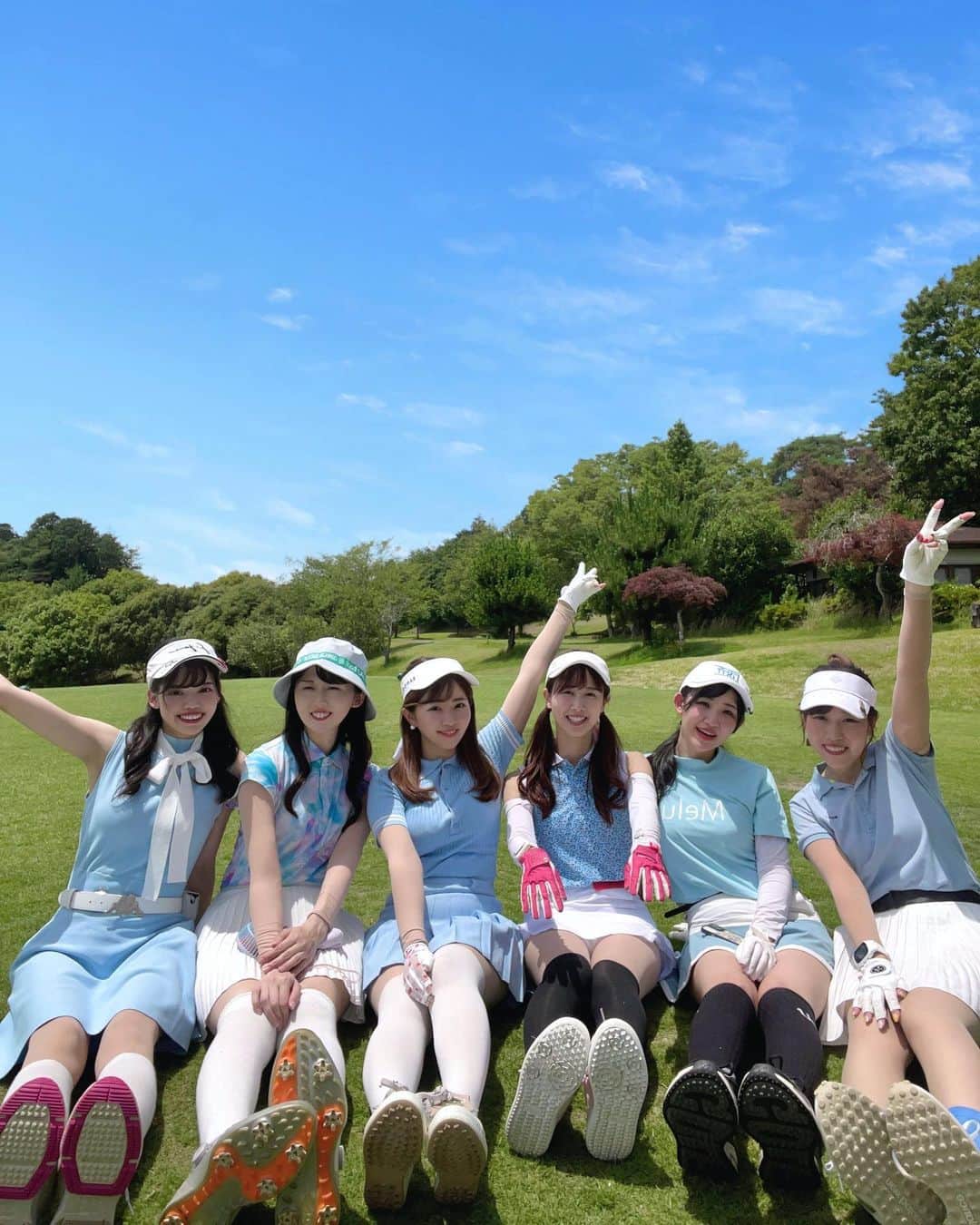 MIHOさんのインスタグラム写真 - (MIHOInstagram)「本日のラウンド⛳️🩷🩷  女子で賑やかラウンド😘  前半はみんなでブルーコーデ🩵 で合わせたよぉー🩵 さわやかーー🩵  👚 ノーブランド そして写真みてもあんまり 気づかないベージュインナー 改めてみても優秀だ🥹　@jointspace_golf   とーーっても楽しい1日だた🥰 ありがとぉー❤️  今日は待ち待ちゴルフ⛳️だったから写真がいっぱい😘  初めて行ったゴルフ⛳️場 お城みたいなクラブハウスが 可愛かったなぁー🥺  来週は東京🗼に沖縄🏝️に たくさん移動するよーぉ🥹❤️  今日こそ早く寝て体力ためよう💪❤️笑」6月25日 21時36分 - golf___miho