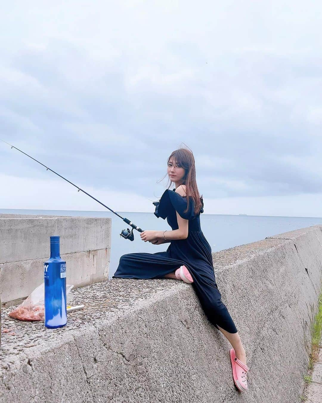 佐倉知里さんのインスタグラム写真 - (佐倉知里Instagram)「きらーん！！   #‪🎣‬ #淡路島 #ちっちゃいの釣れたよ #唐揚げおいしかった #食べて飲んでの2日間 #楽しすぎた #友達からのプレゼントのクセ #この包丁何に使えばいいですか #最高だなぁ」6月25日 21時40分 - chisa_tiara