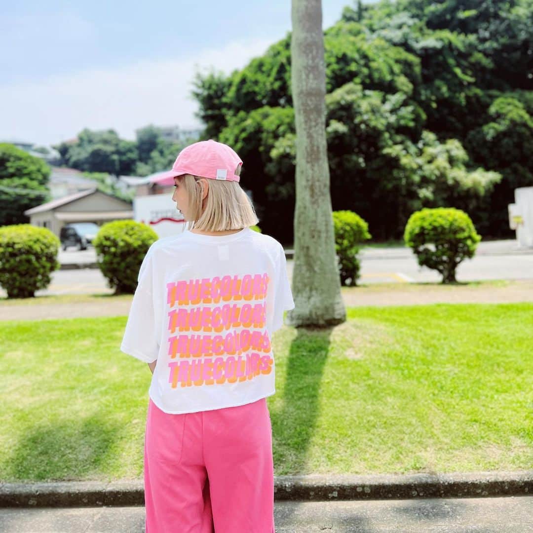 西山美希子のインスタグラム：「新色作ってみましたよん🧡💗カットオフのオファーがかなり多くて、今回はカットオフバージョン @toiro__toiro にて受注会中デス」