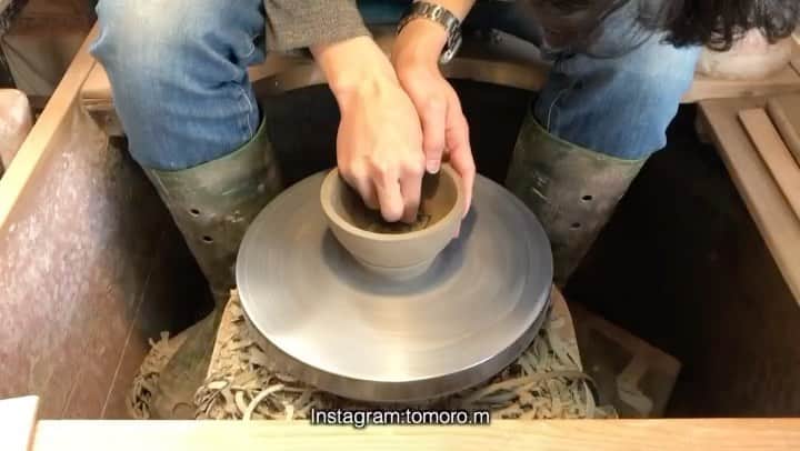 水野智路のインスタグラム：「過去の動画ですが明日やる事🐼 茶碗の削りです😊  #せともの #瀬戸物 #セトモノ #瀬戸市 #練り込み技法 #練り込み #練り上げ #ceramic #pottery  #nerikomi #neriage #水野智路 #模様 #coloredclay #パターン #pattern #art #clay #artwork #tomoro  #パンダ #panda #🐼」