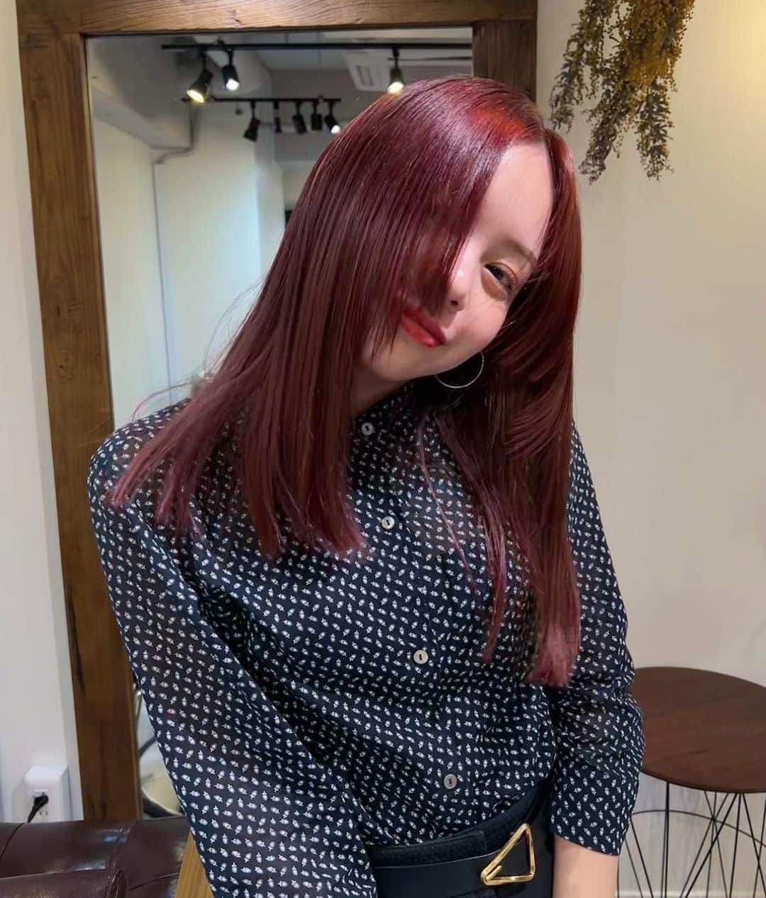 のインスタグラム：「❤️‍🔥 おばしょっと  _ #newcolor #haircolor #姫カット #ロングスタイル」