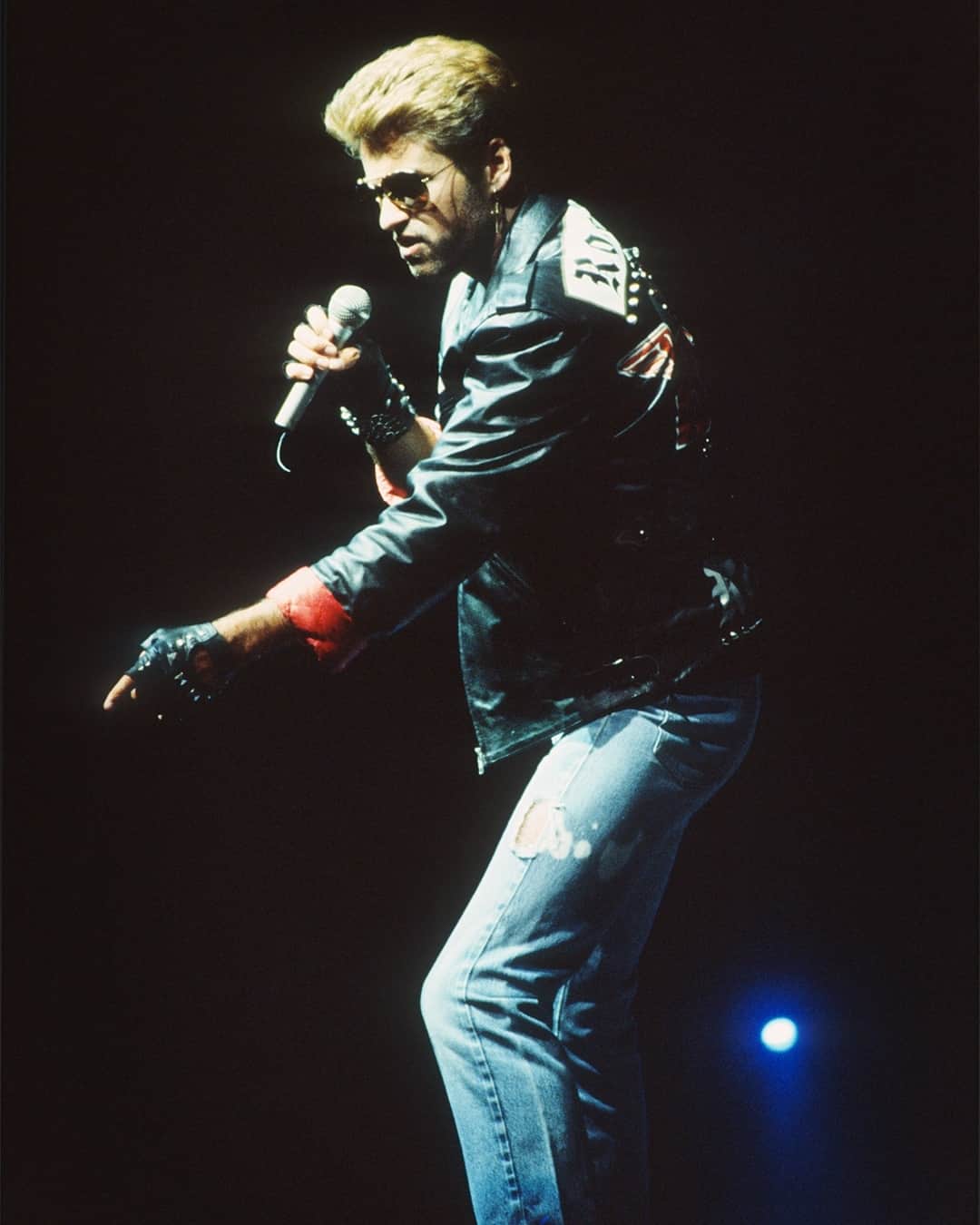 AnOther Magazineさんのインスタグラム写真 - (AnOther MagazineInstagram)「George Michael would have been 60 years old today 🤍⁠ ⁠ When the singer burst onto the music scene in 1982, he adopted a leather biker jacket, stonewashed denim jeans and his trademark gold crucifix dangling from his ear as his signature, quickly becoming a global pop star. At the link in bio, we chart the music icon’s sartorial journey and ongoing influence on the world of fashion 📲⁠ ⁠ 📸 by @gieknaeps, courtesy of Getty」6月25日 21時55分 - anothermagazine