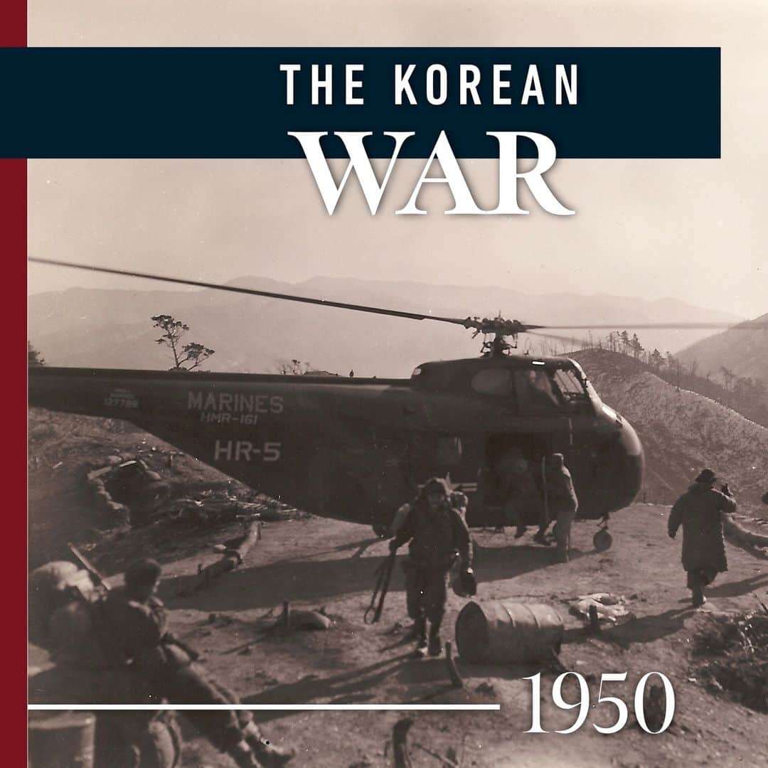 アメリカ海兵隊のインスタグラム：「#OTD in 1950, thousands of North Korean troops crossed the 38th Parallel into South Korea, beginning the Korean War. Over the next three years, more than 150,000 #Marines would serve in Korea, battling the North Korean People's Army and their Chinese allies.   From the breakout at Chosin Reservoir to the amphibious landings at Inchon, Marines displayed exceptional bravery and valor throughout the war - 42 Marines and 5 @usnavy Corpsmen earned the #MedalofHonor for their actions in Korea. Marines also adopted new technologies, including helicopters and flak jackets, that would help shape how the Marine Corps approached combat in subsequent conflicts.   As the first major combat engagement of the Cold War, the Korean War demonstrated the commitment of both the United States and the United Nations to support their democratic partners and allies. Troops from 23 UN countries fought alongside the South Koreans until the Korean Armistice Agreement was signed and the armed conflict ceased on July 27, 1953.   Semper Fidelis.    #KoreanWar #TheForgottenWar #SemperFi」