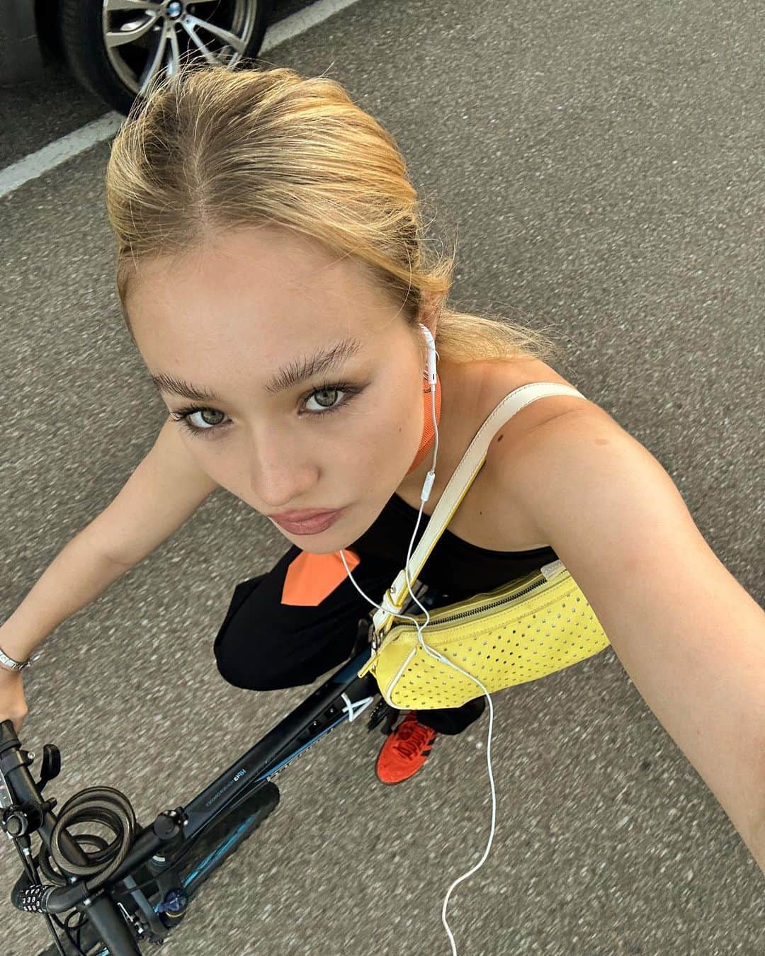 サクラ・キルシュのインスタグラム：「🍊☀️🍋💨」