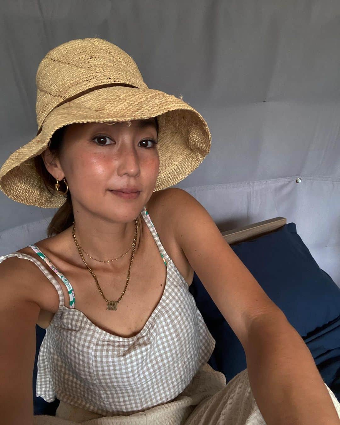堀舞紀さんのインスタグラム写真 - (堀舞紀Instagram)「👒  #GLAMPING inspo.  動きやすくて サラッとしていて シワになりにくく ポケットがあって ウエストゴム✔︎  👆🏾 ってな ところを考えて…  上下とも @maaiqheart   #キャンプコーデ  #グランピングコーデ #40代ファッション  #母親服装 #夏旅行コーデ」6月25日 22時02分 - mainohori