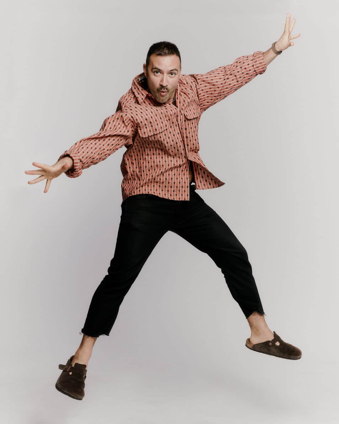 ラグ&ボーンのインスタグラム：「Pride is a moment to consider the world around you, and see where you can make a contribution to a more inclusive world. At rag & bone we are unapologetically filled with pride.  #Pride2023 #StrengthInSolidarity」