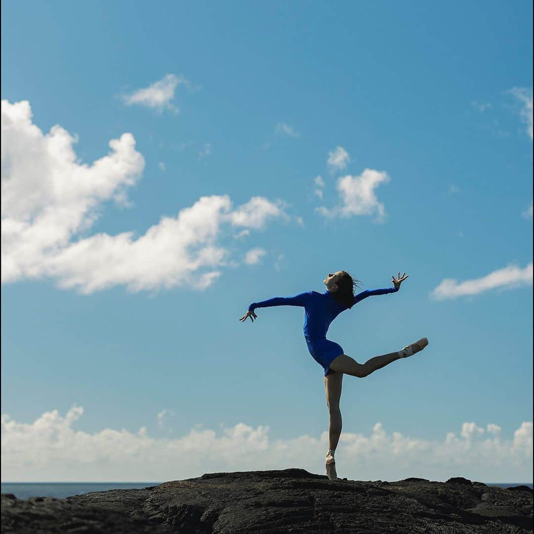 ballerina projectさんのインスタグラム写真 - (ballerina projectInstagram)「𝐌𝐚𝐜𝐤𝐞𝐧𝐳𝐢𝐞 𝐑𝐢𝐜𝐡𝐭𝐞𝐫 in Hawaii Volcanoes National Park.   @maxrichtermoves #mackenzierichter #ballerinaproject #hawaiivolcanoesnationalpark #bigisland #hawaii #ballerina #ballet #theandamane   Ballerina Project 𝗹𝗮𝗿𝗴𝗲 𝗳𝗼𝗿𝗺𝗮𝘁 𝗹𝗶𝗺𝗶𝘁𝗲𝗱 𝗲𝗱𝘁𝗶𝗼𝗻 𝗽𝗿𝗶𝗻𝘁𝘀 and 𝗜𝗻𝘀𝘁𝗮𝘅 𝗰𝗼𝗹𝗹𝗲𝗰𝘁𝗶𝗼𝗻𝘀 on sale in our Etsy store. Link is located in our bio.  𝙎𝙪𝙗𝙨𝙘𝙧𝙞𝙗𝙚 to the 𝐁𝐚𝐥𝐥𝐞𝐫𝐢𝐧𝐚 𝐏𝐫𝐨𝐣𝐞𝐜𝐭 on Instagram to have access to exclusive and never seen before content. 🩰」6月25日 22時06分 - ballerinaproject_