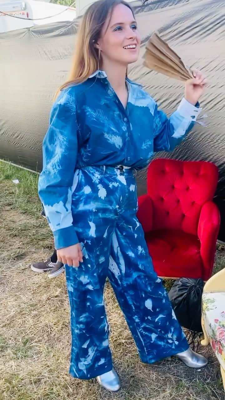 ガブリエル・アプリンのインスタグラム：「Glasto show 2! Thank you all so much for the best day!! I SAW SPORTY SPICE SING TWO BECOME ONE 😭😭😭 Also thank you @nat_michele for printing bedsheets in the sun and creating my cyanotype suit with me!! Xxx」