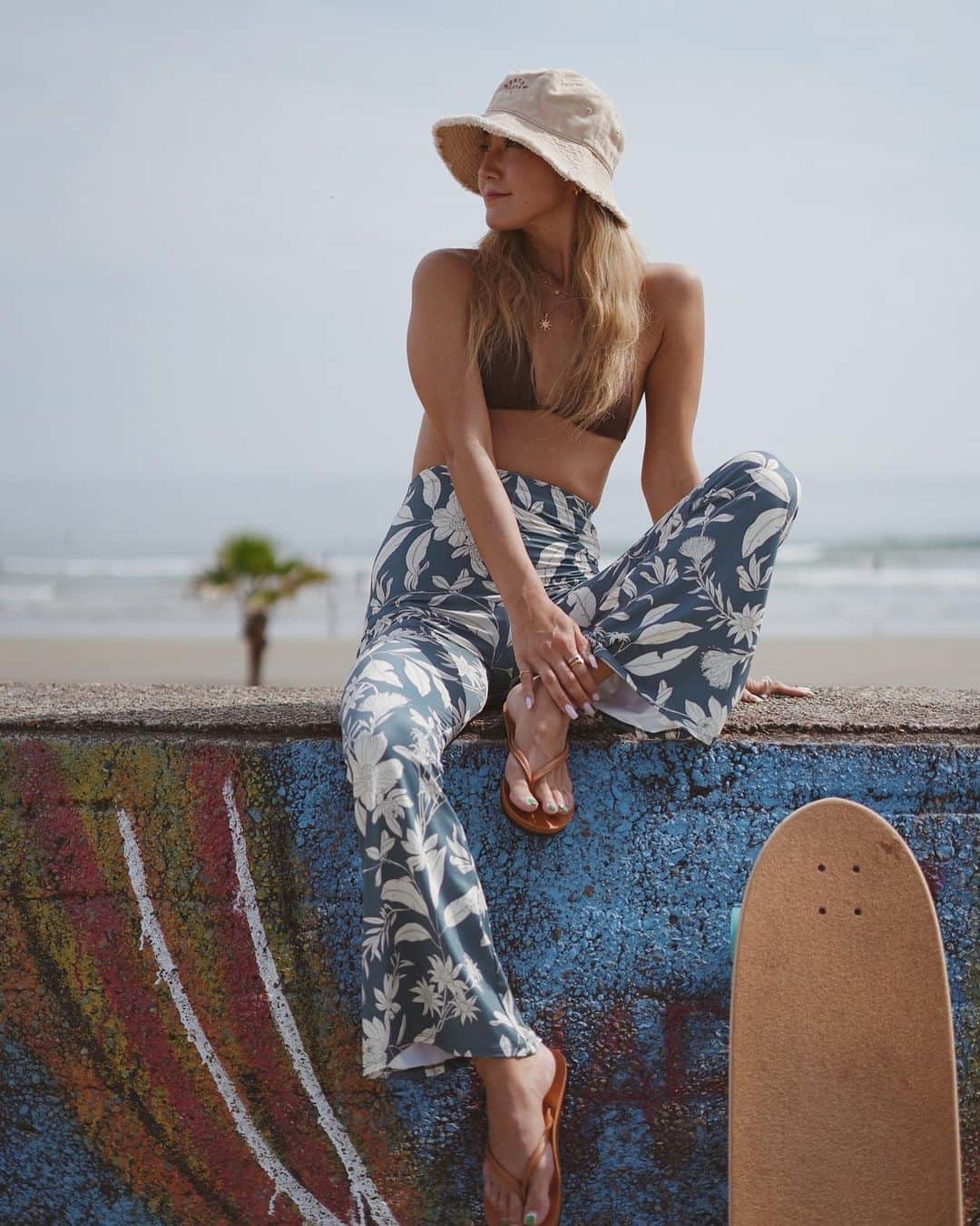 Miwakoさんのインスタグラム写真 - (MiwakoInstagram)「Surf girl 予定はっきりわかんないけど もしかしたら海に行けるかも？！って 服の中にビキニ仕込んでった！ ・ 大好きな海に連れてってくれた カメラマンの @r.violet.r が パシャッてくれた瞬間たち♡ 1枚に絞るなんて無理なんよいつも笑 ・ ・ ・ -Beach Code- @folksthelabel  2023New collectionのbottomを中心に組みました！ ・ 伸縮性抜群の上質な生地の フレアパンツ 柄も色味も可愛くて 足が細見えするシルエット!! ノンストレス♡ ・ ・ バケハ: @aestas_terra  ビキニ: @lavia_official  ・ #folksthelabel  #ethical  #clothing  #beachgirl  #beachstyles  #aestasterra  #resortstyle  #setupstyle  #ビーチスタイル  #ビーチガール  #サーフスタイル  #サーフガール  #ミワママコーデ」6月25日 22時09分 - miwamam888