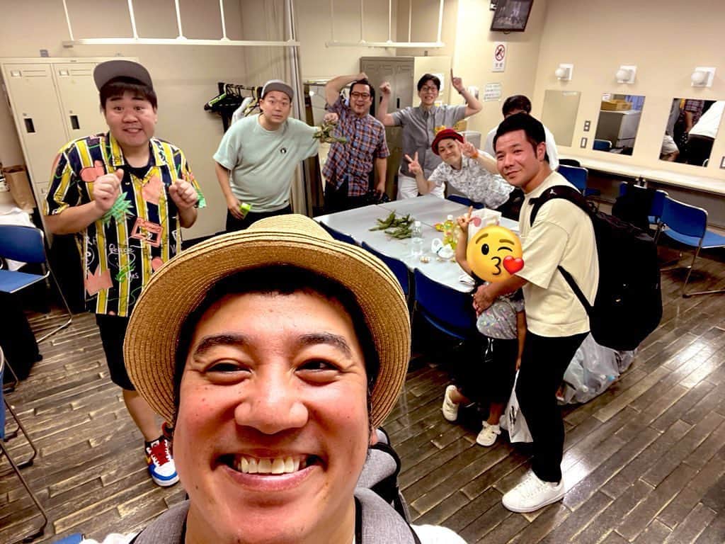 与座よしあきのインスタグラム：「#琉球カーニバル！ お越しくださったお客さま皆さまありがとうございましたー！そして久しぶりのヨジャモキャン5人漫才も！ そして凄い生バンドの演奏もカッコよかったーーー！！！ 素晴らしいミュージシャンとお笑いと最高でした！ またお会いしましょうねー！」