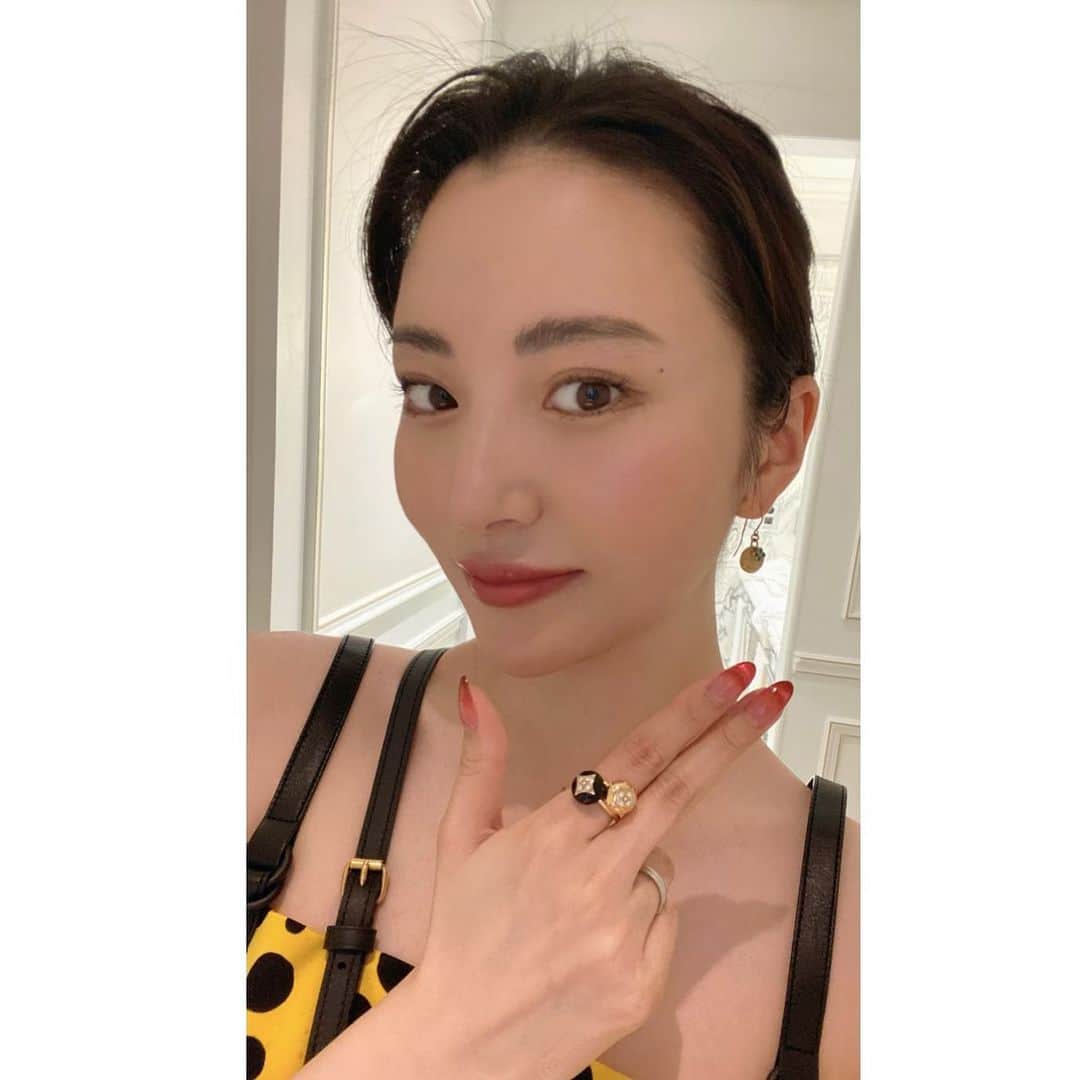 のインスタグラム：「🤞🏻💛」