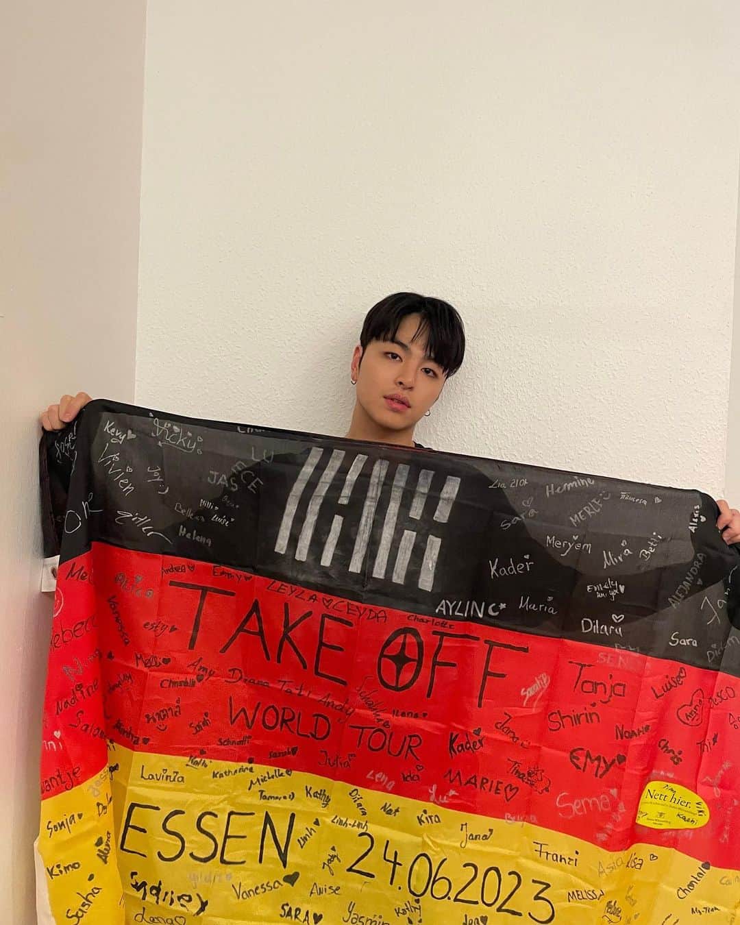 JU-NE（ク・ジュンフェ）のインスタグラム：「My first Germany was really great and comfortable. I love European iKONIC😍」